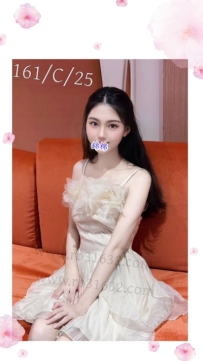 工作嚴肅，私下的她是個活潑的女孩，特別陽光甜美，讓人忍不住會心一笑，她相處很有趣。高質感路線，尺度也相當大，